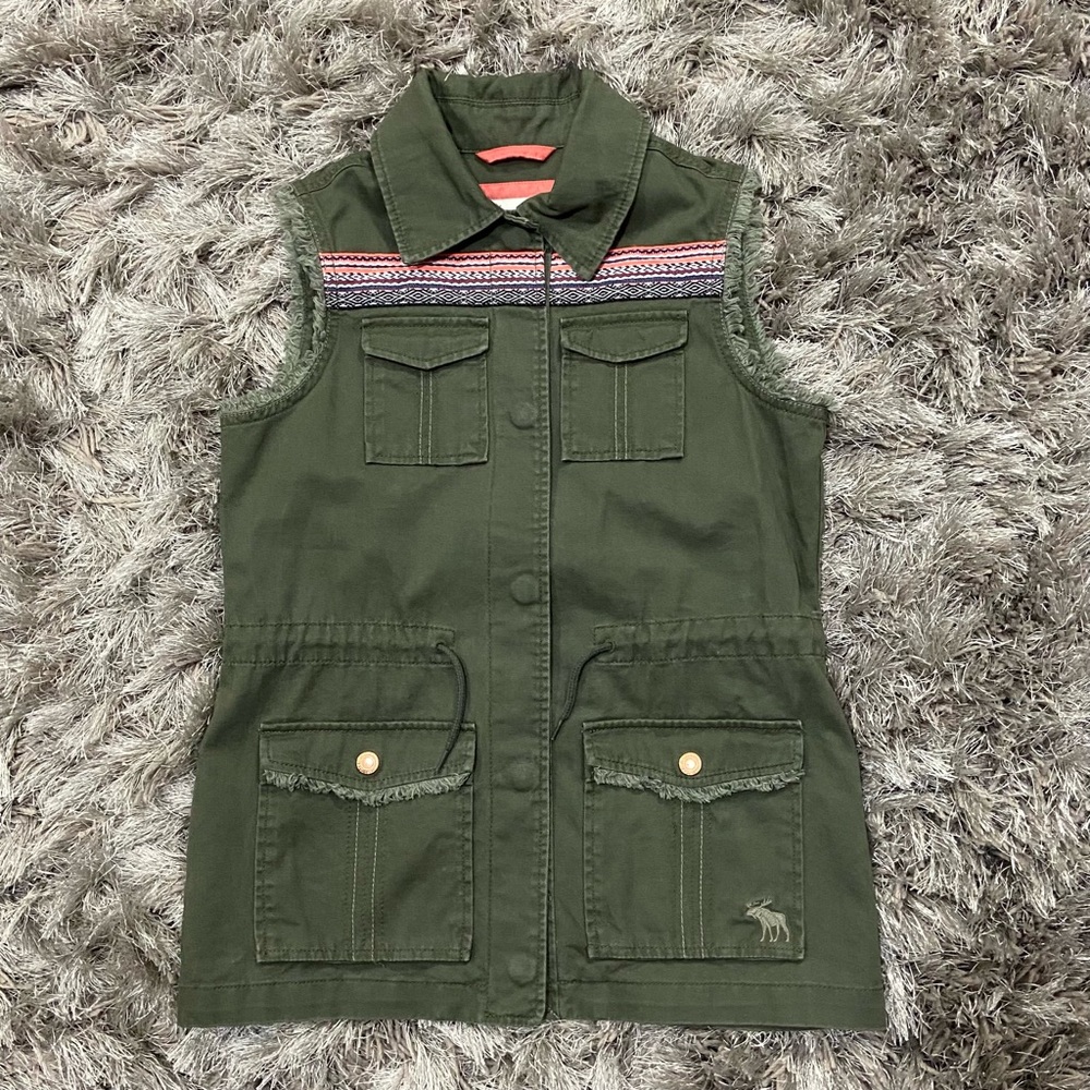 Abercrombie Kids green utility vest button down front. Size 11/12. Used.